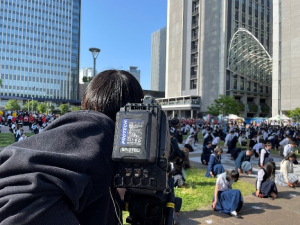 カメラマンの後ろ姿