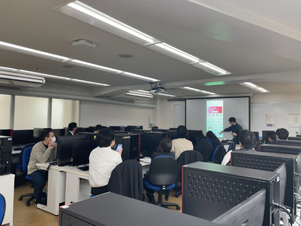 講演中の様子
