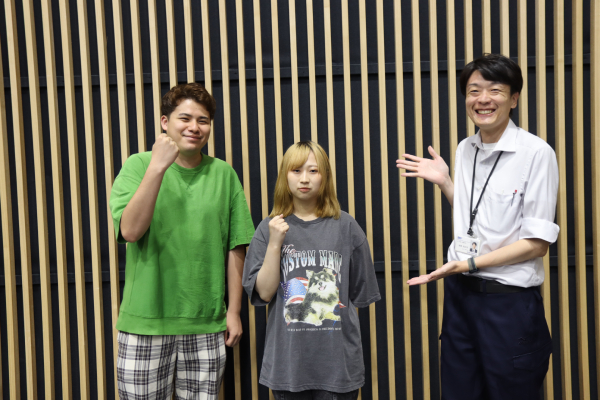 ネットワークスペシャリスト試験合格者と先生の写真