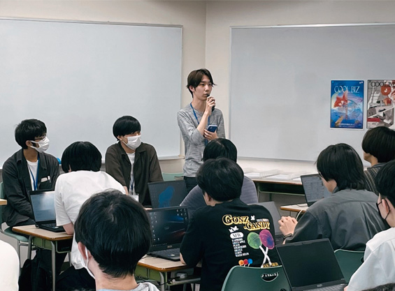 先輩の就活体験講話を聴講する学生の様子
