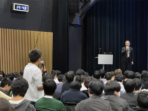 質疑応答の様子