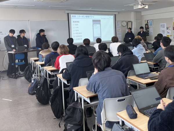 学内展示会の様子