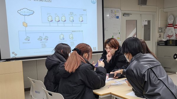 作戦会議の様子
