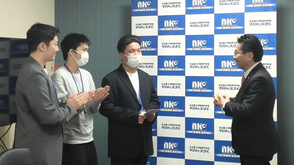 ビジネスアイデアコンテストに受賞した学生たち
