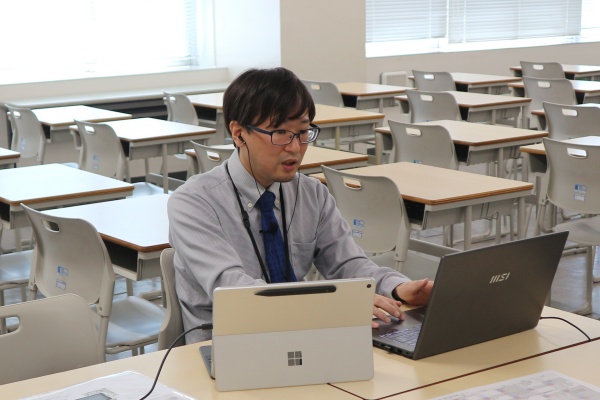 オンラインで実施している教育懇談会の様子