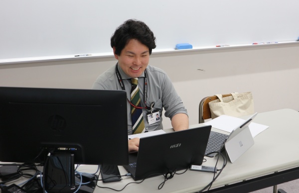 オンラインで実施している教育懇談会の様子