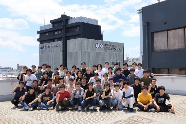 学生たちの集合写真
