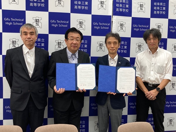 岐阜県高等学校教育研究会工業部会教育連携調印式の写真