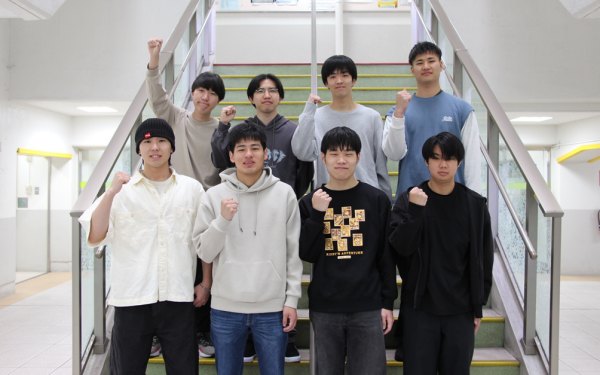 内定した学生の写真