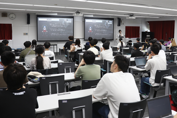 講演中の様子