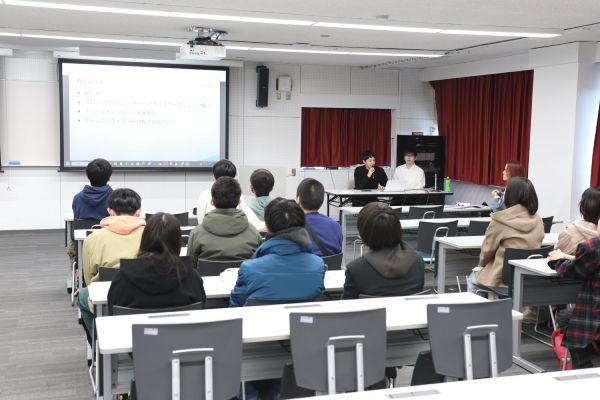 講演中の様子