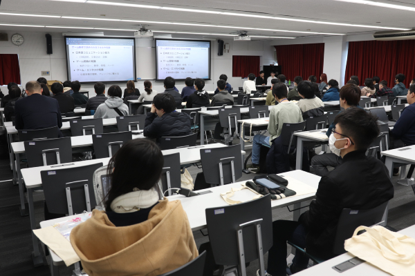 講演中の様子