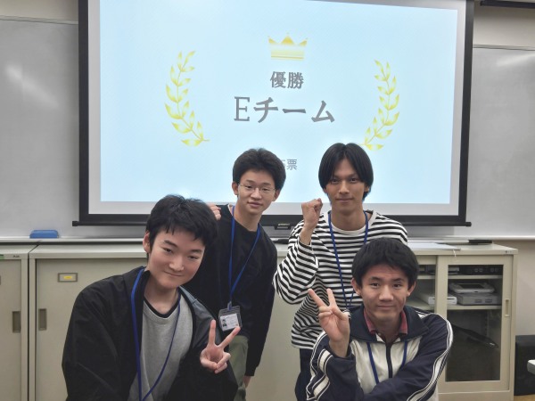 優勝チームの写真