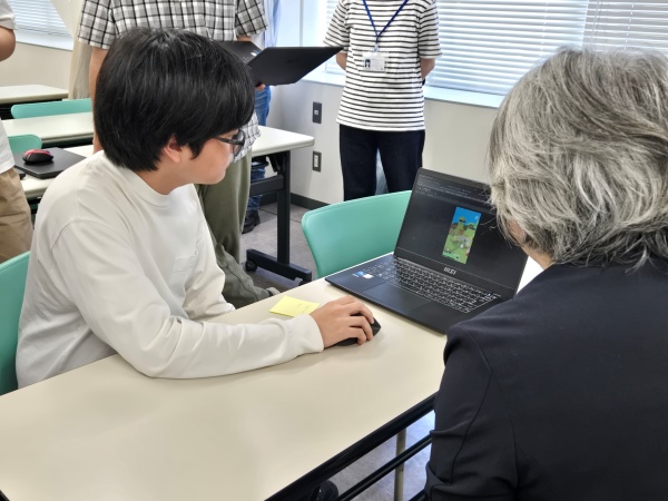 作品フィードバックの様子 1