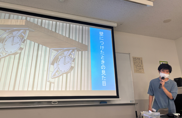 ブラケットの図を見せる学生