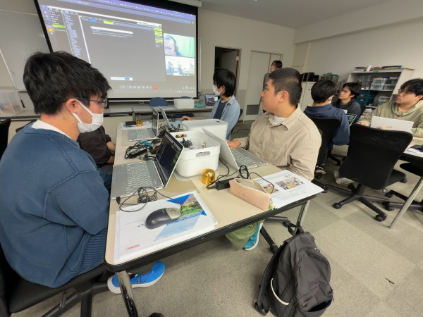 説明を受ける様子