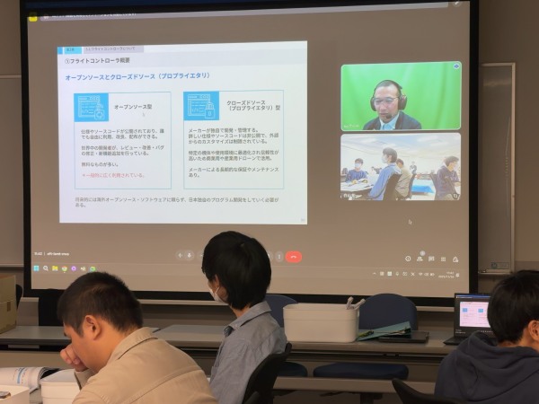 ソースコードの違いについて学んでいる様子