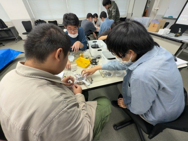 はんだ付けの様子