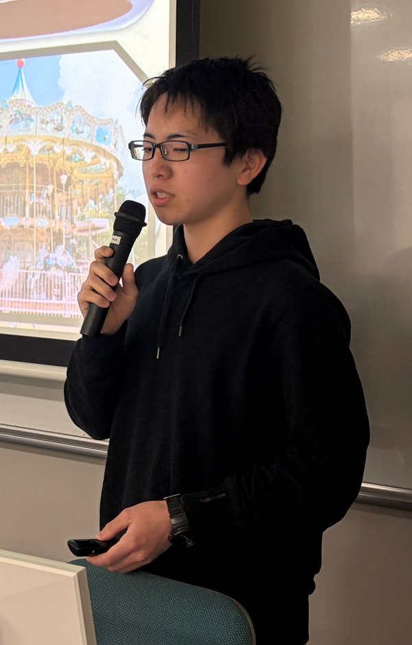 発表している学生の写真