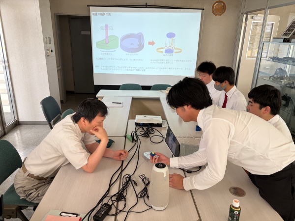 報告会の様子