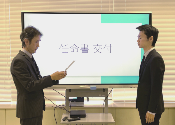 寮役員任命書授与の様子