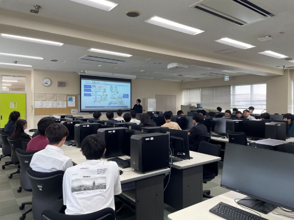 避難訓練の事前指導中