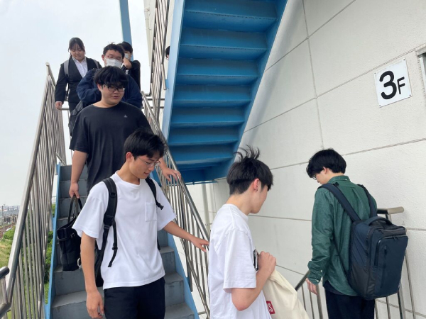 屋外避難